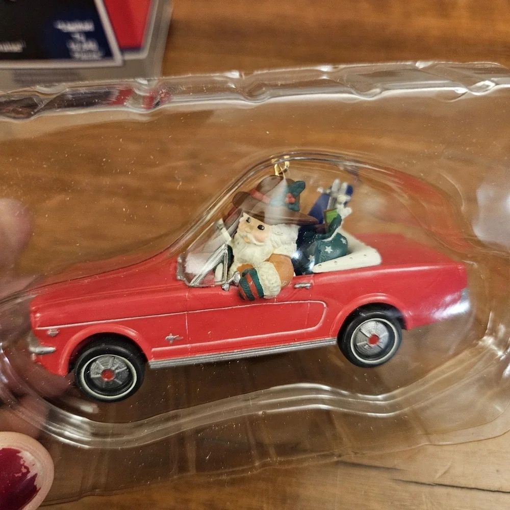 Enesco Cool Cruise 1964 1/2 Ford Mustang 30th Anniversary Limited Edition‎ Santa